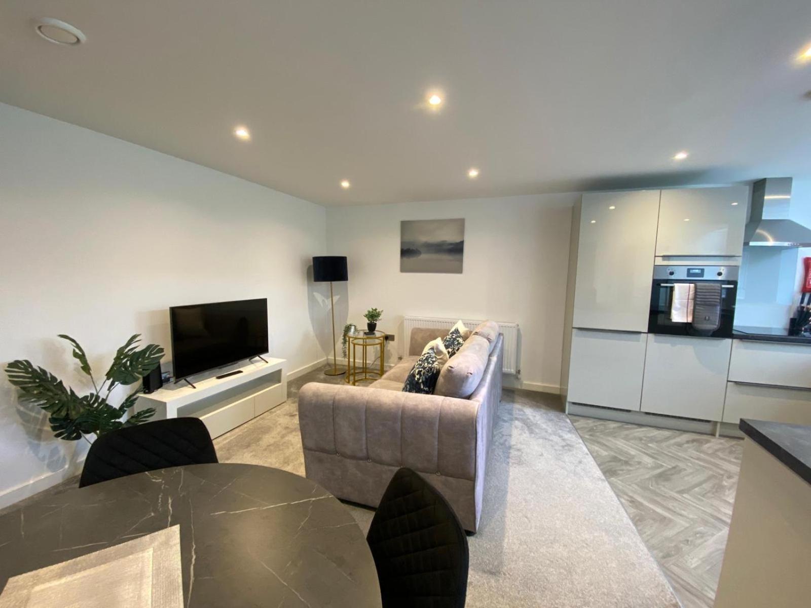Stylish & Contemporary 2-Bed Townhouse - Parking - Wi-Fi - Netflix Apartman Worksop Kültér fotó