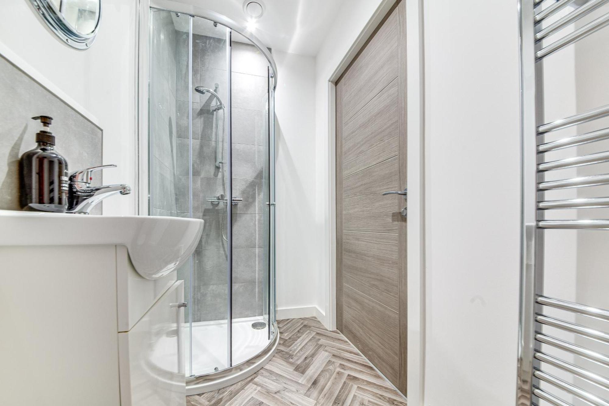 Stylish & Contemporary 2-Bed Townhouse - Parking - Wi-Fi - Netflix Apartman Worksop Kültér fotó